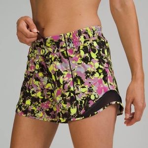 NWT Lululemon Hotty Hot LR Short 4” Lined